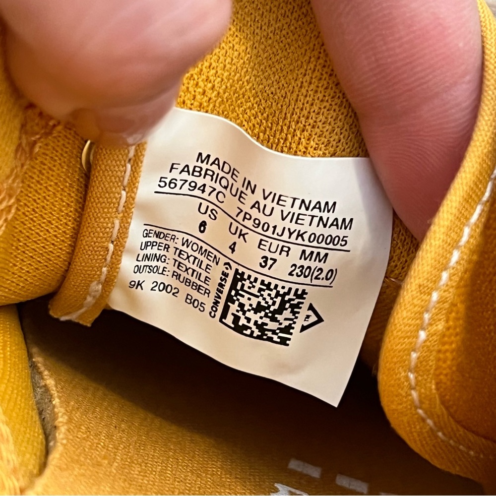 Converse Yellow and White Sneakers Vibrant Style - Picture 4 of 7